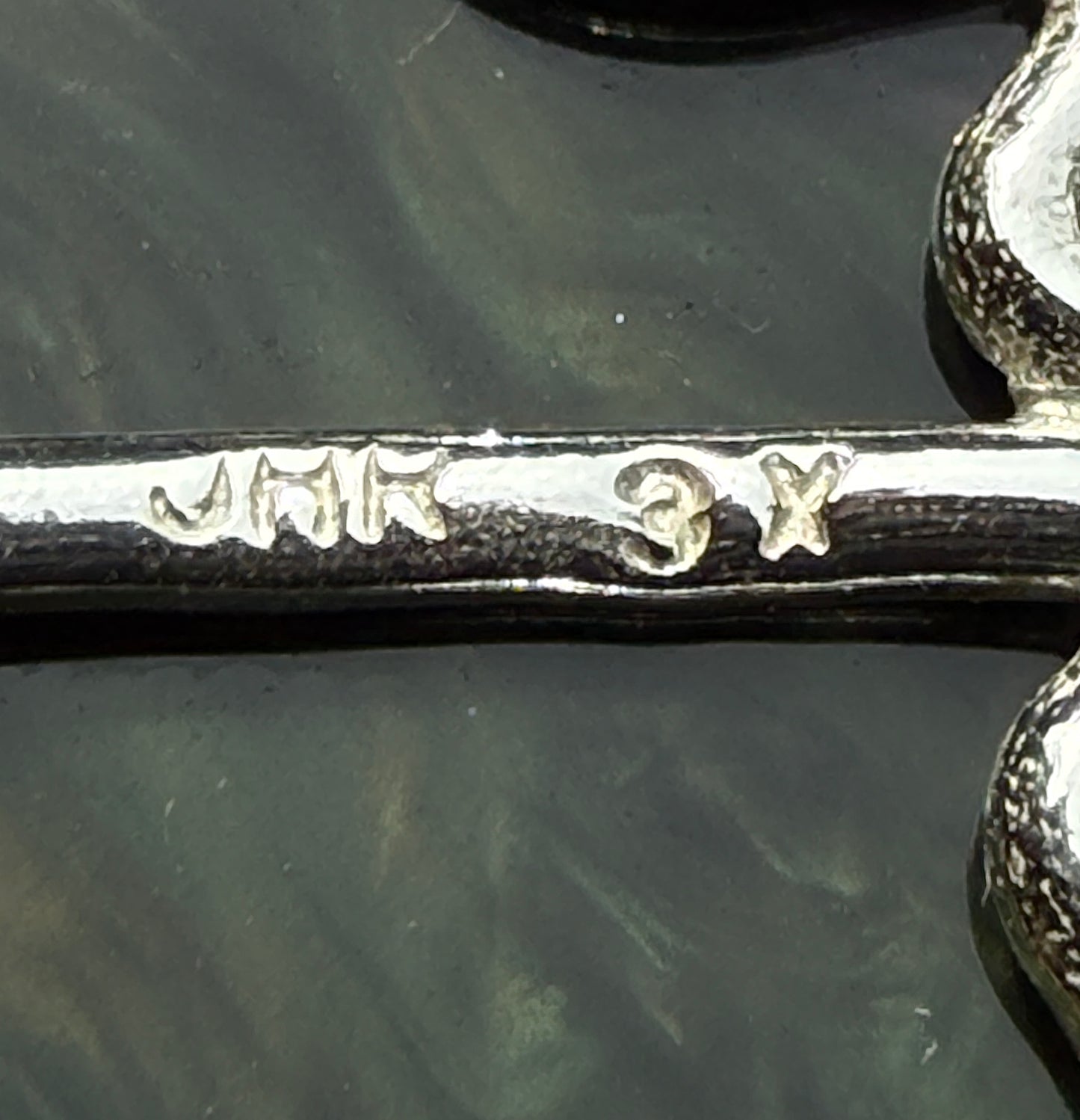 Manto Huichol Obsidian Prong Mount