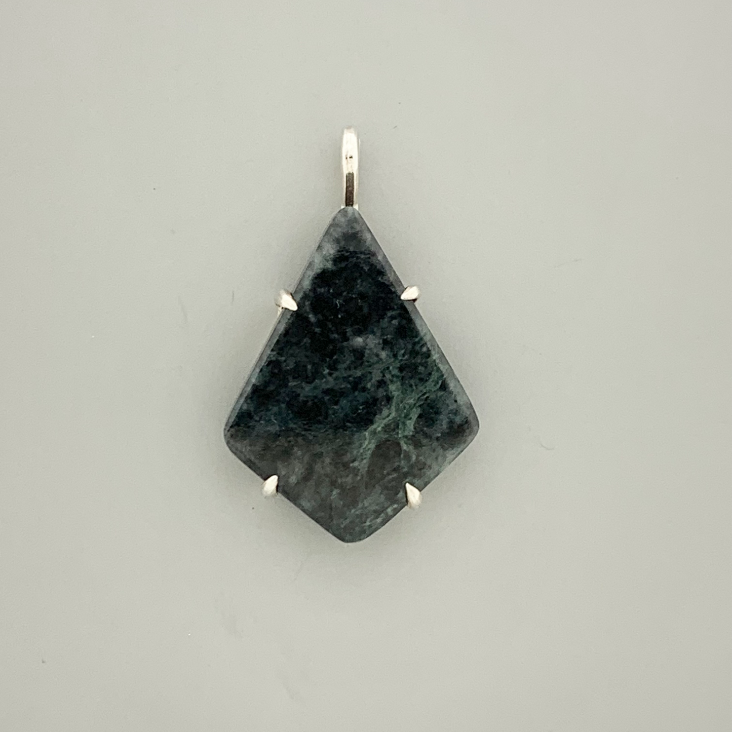 Jade Prong Mount