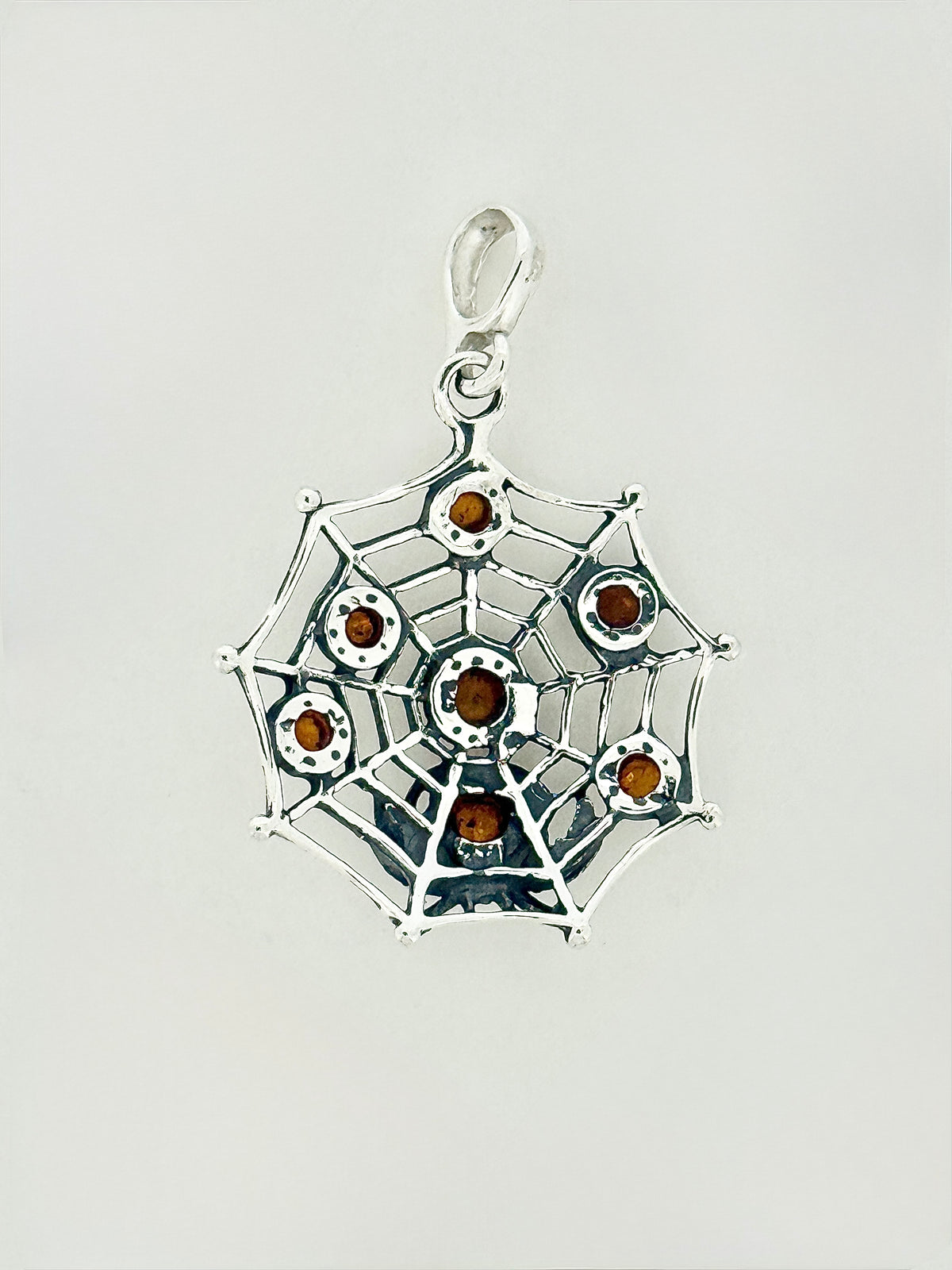 Amber Pendant, Spiderweb
